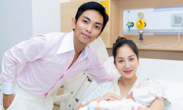 Mẹ bỉm sữa Khánh Thi bế con nhảy cùng Phan Hiển, đã qua giai đoạn tiêu cực?