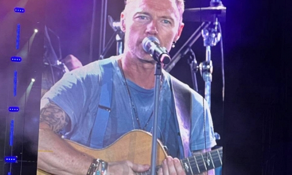 Ronan Keating chính thức xuất hiện ở HAY Fest: loạt hit kinh điển làm khán giả xao xuyến, khoe body săn chắc ở tuổi 46!