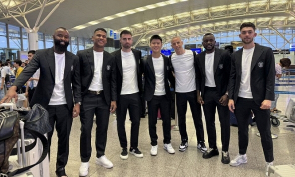 Duy Mạnh cùng dàn cầu thủ Hà Nội bảnh bao khi diện suit, lên đường sang Nhật Bản dự AFC Champions League 