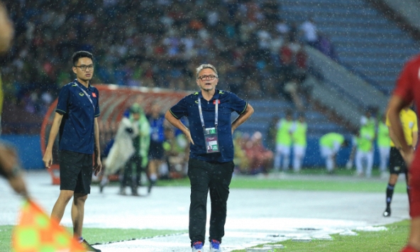 Báo Trung Quốc: Loại Công Phượng bằng 'bài học quý' Nhật Bản, HLV Troussier khiến chúng ta run rẩy