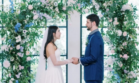 Cứ ngỡ chỉ quen nhau thoáng qua, cặp đôi không thể tin có ngày lại cùng nhau bước vào lễ đường