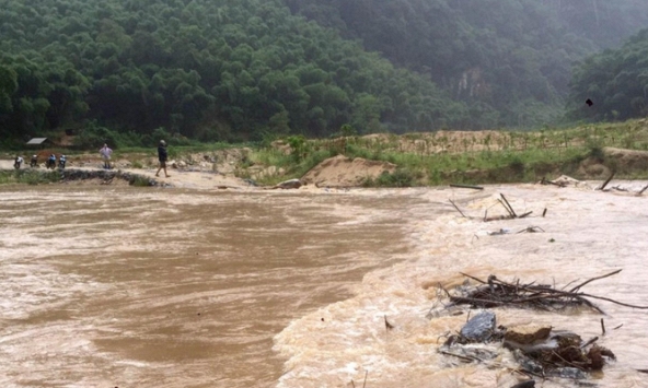 Mưa lớn cục bộ khả năng gây lũ quét, sạt lở đất ở vùng núi