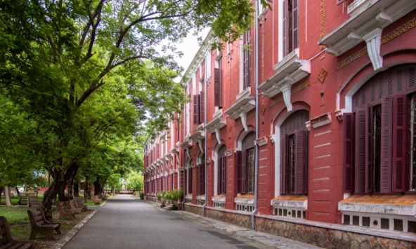 Ngôi trường lập kỷ lục 6 lần đón cầu truyền hình Olympia: Kiến trúc đẹp như trời Âu, là 'vựa' huy chương quốc tế