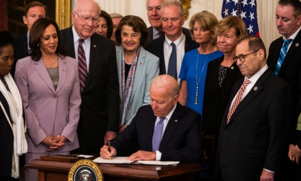 Tổng thống Biden hành động ở 'phút 89': Trong gang tấc, chính phủ Mỹ thoát nguy cơ đóng cửa