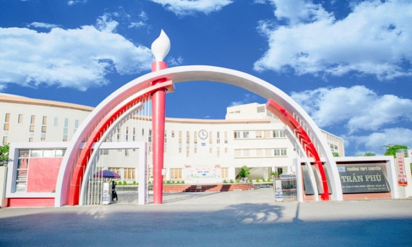 Vừa có học sinh giành HCV Olympic Quốc tế không lâu, ngôi trường này lại có thêm cầu truyền hình Olympia: Đất học đây rồi!