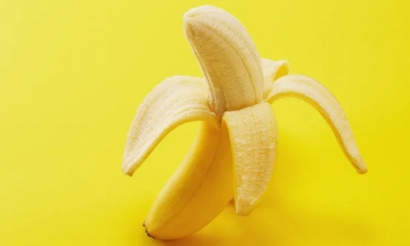 Nhiều người không rửa chuối trước khi ăn: Chuyên gia cảnh báo đây là 1 sai lầm