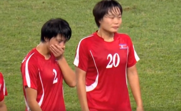 Asiad: Tuyển Triều Tiên thảm bại vì sai lầm, rơi lệ nhìn Nhật Bản vô địch 