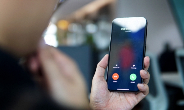 Cơ quan chức năng cảnh báo: Nghe điện thoại từ số lạ, nếu có dấu hiệu này phải cúp máy ngay!