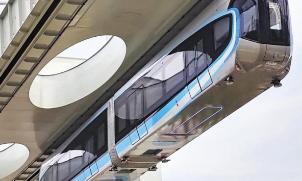 'Lơ lửng' bên dưới dầm đường ray và 'bay' trên không, loại hình vận tải mới lần đầu xuất hiện tại Trung Quốc