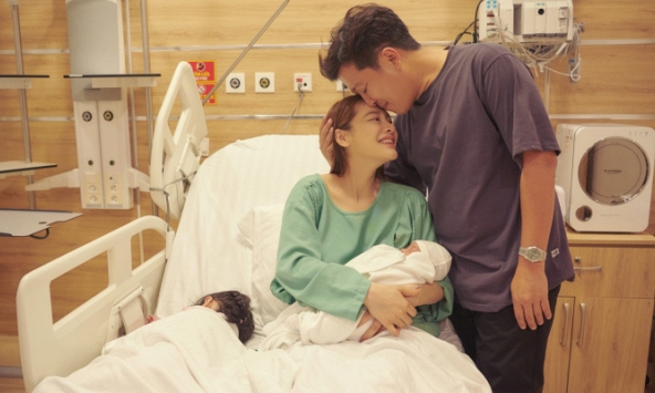 Nhã Phương hạnh phúc thông báo đã sinh con thứ 2 