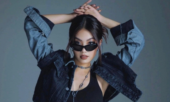 2k3 team Hà Hồ đang bị chỉ trích vì thái độ vênh váo: Từng du học Canada và đạt danh hiệu Á hậu 1