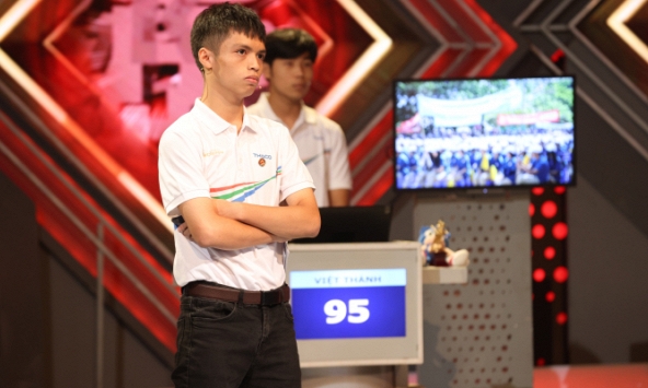 Chưa từng có trong tiền lệ: Thí sinh Olympia 'nhường' câu hỏi để đối thủ tranh chức vô địch!