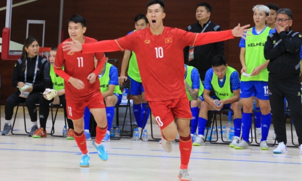 Giải vô địch châu Á: Tuyển Việt Nam vững ngôi đầu bảng; Campuchia thảm bại 1-6 trong ngày ra quân