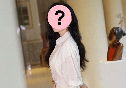 Nữ chính Hoàn Châu Cách Cách 44 tuổi vẫn quá trẻ đẹp, sự nghiệp lận đận vì tính khí 'khó ưa'?