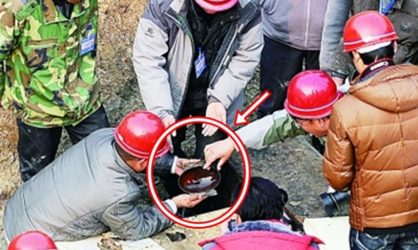 Thợ điện vào mộ cổ trộm con cá khô, chuyên gia vừa nhìn đã hét lên: “Đây mới là bảo vật'