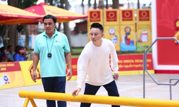 Ca sĩ Hoàng Bách: “Tôi không dám kêu gọi quyên góp nhiều khi làm từ thiện”