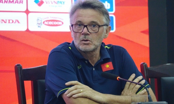 HLV Troussier nói thẳng về giấc mơ World Cup của tuyển Trung Quốc, chỉ ra điểm yếu nơi cầu thủ Việt Nam