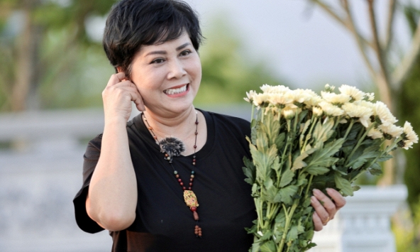 NSND Minh Hằng hé lộ lý do thoải mái chia sẻ chuyện mua sẵn mộ phần