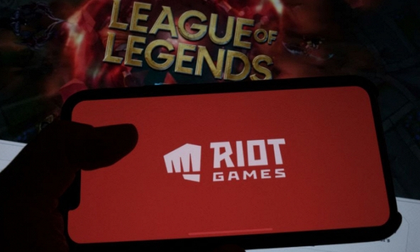 Ganh đua chỉ vì một trang phục, game thủ đồng loạt gửi thư làm phiền đội ngũ phát triển của Riot