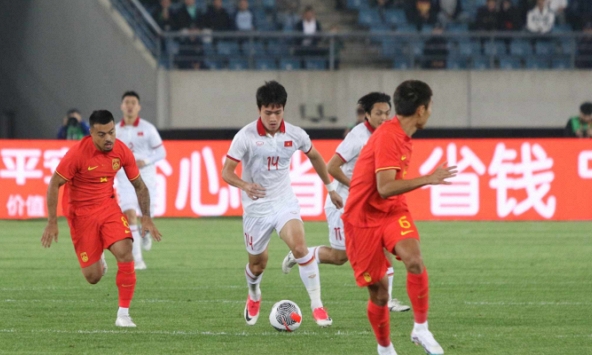 Báo Trung Quốc: HLV Jankovic 'vụng chèo khéo chống', tuyển Việt Nam đạt đẳng cấp ông lớn