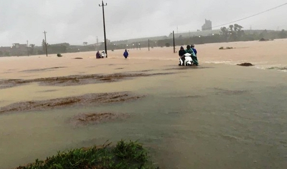 Miền Trung bước vào cao điểm của đợt mưa lớn kéo dài, có nguy cơ ngập lụt