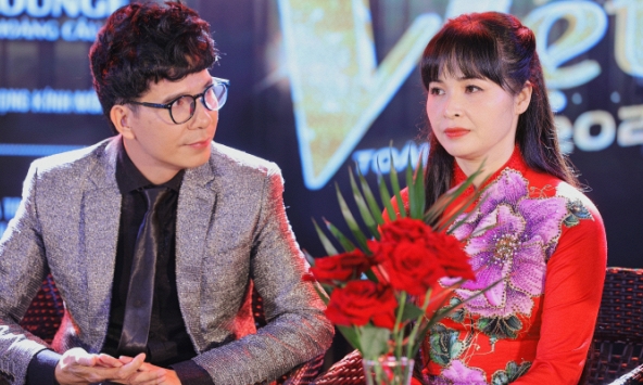 Ca sĩ ở nhà 100 tỷ Trang Nhung tái xuất làm giám khảo, gây bất ngờ với nhan sắc tuổi 50