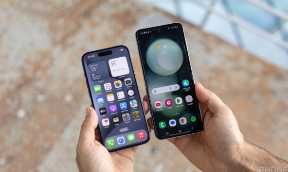 Cuộc đối đầu giữa 'Người gác đền' iPhone 15 Pro và 'Vua mạo hiểm' Galaxy Z Flip 5: Mua mẫu nào cho xứng cái giá hơn 20 triệu?