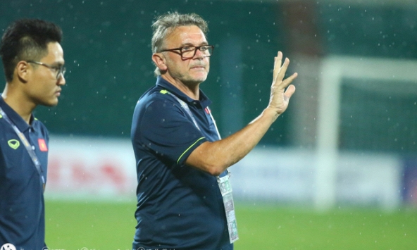 Hiện thực phũ phàng cho ĐTVN & lòng dũng cảm của HLV Troussier