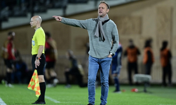 Chạm trán đối thủ lạ, tuyển Thái Lan thua với tỉ số 0-8