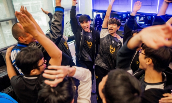 GAM phục thù thành công R7: Khán giả LMHT quốc tế 'khóc thét', Thầy Giáo Ba 'vẽ' ngay kịch bản