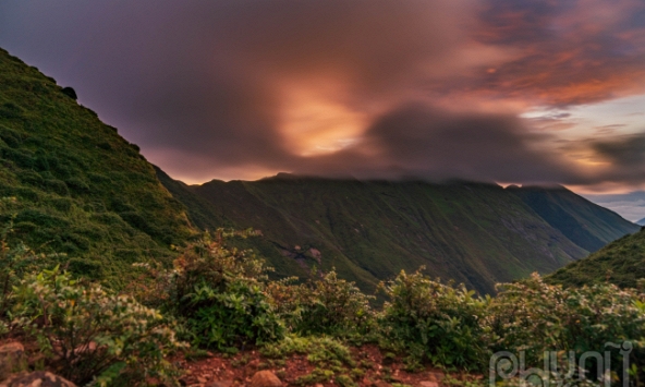 Khám phá đỉnh núi Tà Chì Nhù được mệnh danh nóc nhà Yên Bái