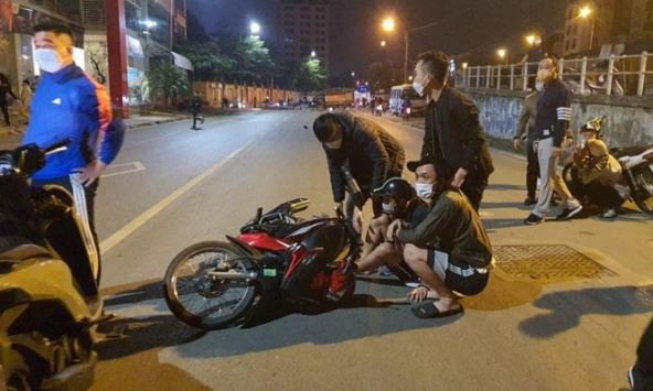 Hơn chục thanh niên choai choai khiến nhiều người đi đêm ở Hà Nội khiếp sợ 