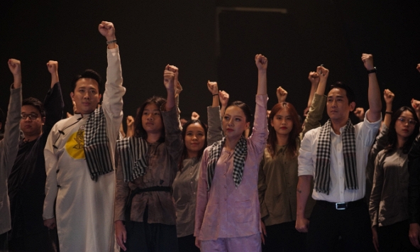 Bài Ca Đất Phương Nam là điểm sáng trong phim Đất Rừng Phương Nam dù chỉ xuất hiện rất ít, đạt thành tích vượt cả Double2T lẫn Phương Ly