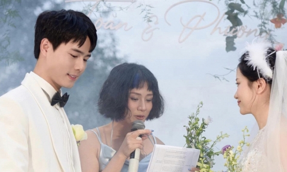 Nam chính phim 18+ 'Thành phố ngủ gật' cưới cô em sau khi có cảnh nóng với cô chị