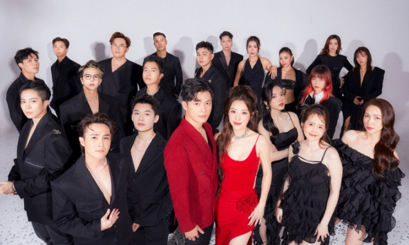 Trọn bộ ảnh trước ngày cưới của Puka - Gin Tuấn Kiệt: Hoà Minzy - Khánh Vân và dàn sao hội tụ, chú rể ôm vợ sát rạt