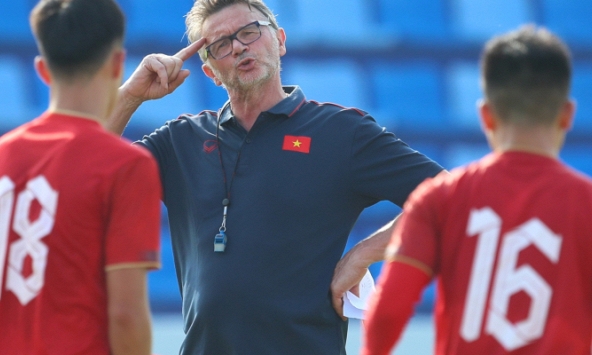 HLV Troussier: 'Bóng đá Việt Nam chẳng là gì ở châu Á, không thể cứ mãi chỉ vô địch Đông Nam Á'