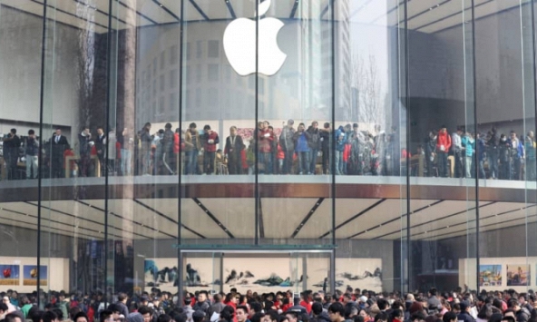 Mỗi ngày cả nghìn người nhấc lên đặt xuống iPhone ở Apple Store, 'điều thần kỳ” gì giúp chúng luôn lung linh?