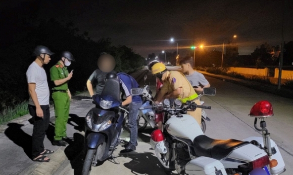 Bị 113 dừng xe, thanh niên gọi nhóm côn đồ đến đánh hội đồng bị thương 3 công an 