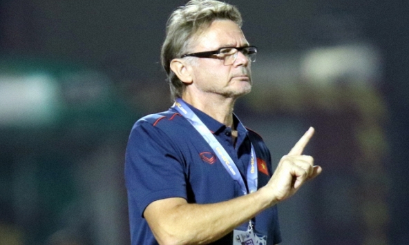 Liên tục đón tin vui, HLV Troussier vẫn còn đó mối lo cho kế hoạch lớn lao