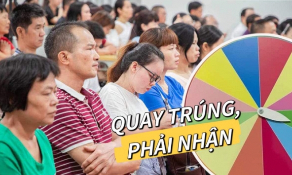 Bà mẹ ở Hà Nội kể chuyện bi hài: Cô giáo làm 'vòng quay' để chọn cha mẹ vào Ban phụ huynh, trúng ai thì phải nhận, cấm chối từ!