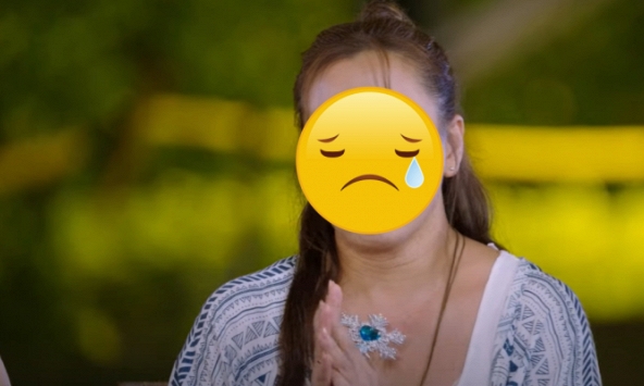 Một 'chị đẹp' bật khóc kể việc chắp tay van xin: 'Khi đi diễn về, tôi chỉ nghĩ làm ơn đừng ai chụp ảnh mình đăng lên báo!'