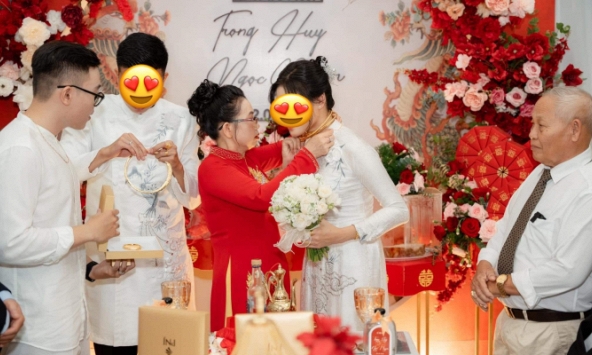 Trò cưng thời HLV Park Hang-seo kết hôn, khoe vàng đeo rủng rỉnh