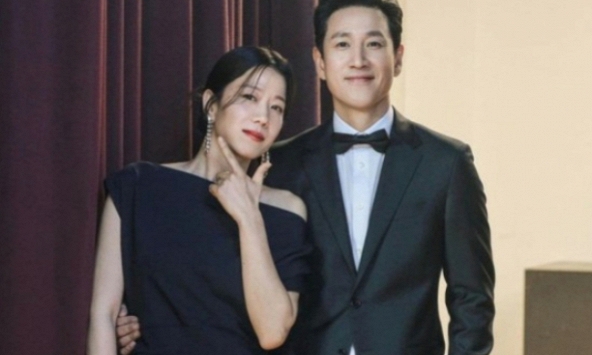 Khổ như vợ tài tử Ký sinh trùng: Hết bán nhà 272 tỷ để lo liệu cho người chồng ngoại tình, giờ còn phải đền tiền vì ông xã