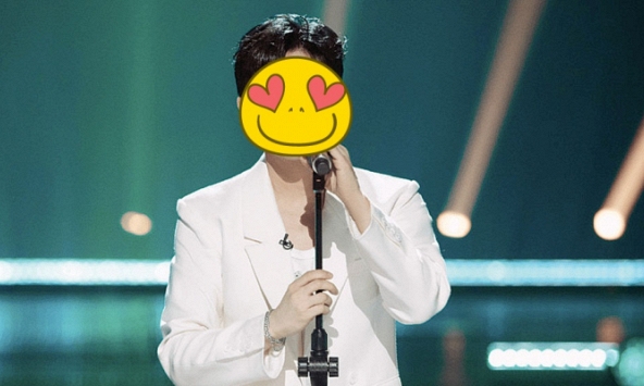 Nam chính Hoàn Châu Cách Cách 'lão hóa ngược' ở tuổi 50, suốt 30 năm vẫn 'ghim thù' 1 bạn diễn