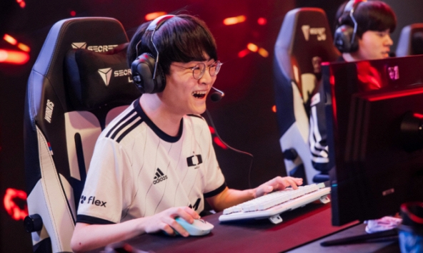 ShowMaker thừa nhận 'chơi bài dị' khi đánh với GAM, chính SofM nhìn ra ngay từ đầu