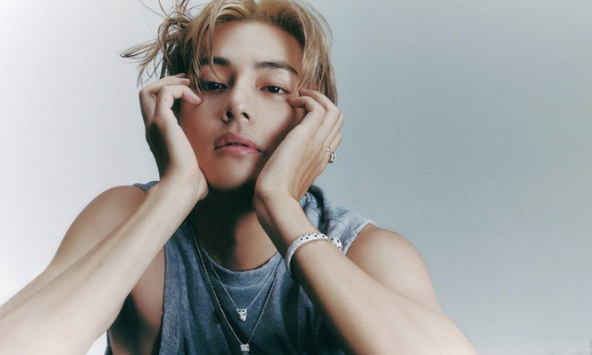 V (BTS) bị fan cuồng theo dõi và đưa giấy đăng ký kết hôn, cảnh sát liền vào cuộc bắt giữ