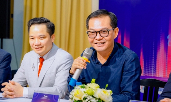 NSND Trung Hiếu gây chú ý khi ngồi 'ghế nóng' cuộc thi Piano