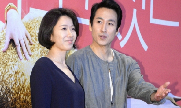 Vợ tài tử Ký Sinh Trùng suýt ngất khi hay tin ông xã ngoại tình và dùng ma túy, có 1 hành động quyết đoán sau bê bối