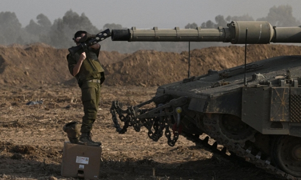 Xe tăng, pháo xếp hàng dài ở biên giới chỉ chờ quân lệnh, vì sao Israel vẫn chưa xuất kích trên bộ vào Gaza?