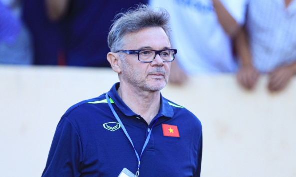 2 trụ cột chấn thương dài hạn, HLV Troussier đối mặt với khủng hoảng lực lượng trước thềm vòng loại World Cup